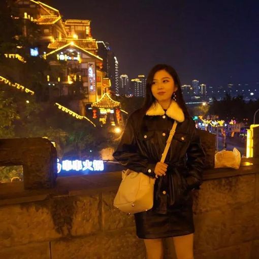 23歲網紅正妹回家過年「美貌也放假」　姐姐出賣她「油頭大嬸真面目」全網笑瘋：回家變如花！