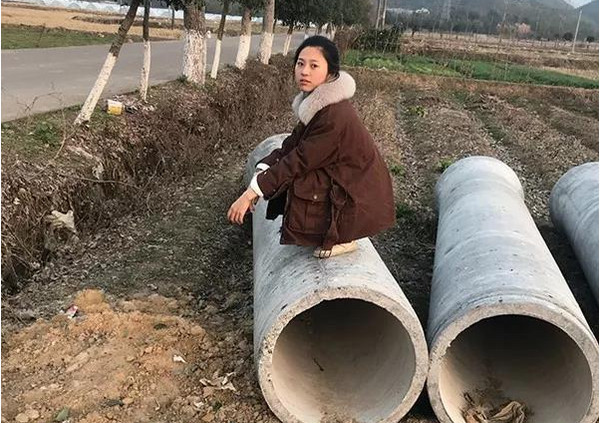 23歲網紅正妹回家過年「美貌也放假」　姐姐出賣她「油頭大嬸真面目」全網笑瘋：回家變如花！