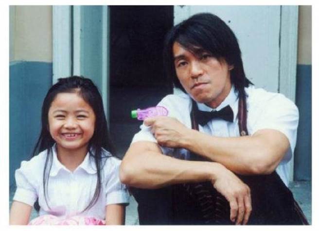 記得13年前《功夫》的小啞女嗎？　 現在22歲的她變「甜美氣質高材生」網讚翻：星爺有眼光❤