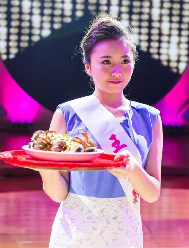 記得13年前《功夫》的小啞女嗎？　 現在22歲的她變「甜美氣質高材生」網讚翻：星爺有眼光❤
