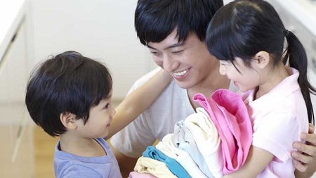 女兒比塵沙還不如！弟弟花錢買遊戲人人疼   她捧「5位數孝親費」竟被父母嫌棄淚崩