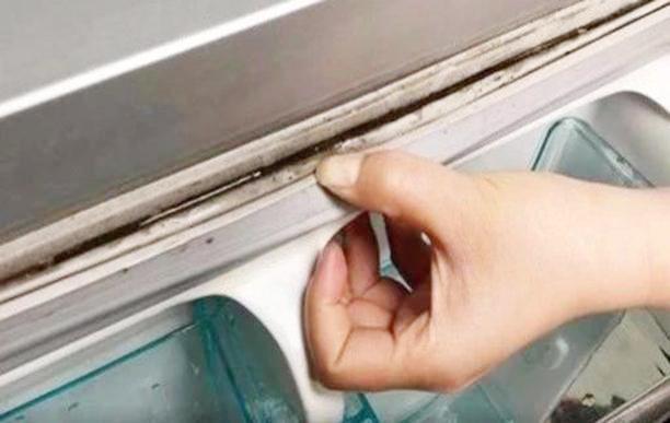 要及時清潔！不管冰箱膠條「多髒多黑」　教你學一招「不用一滴水」幾分鐘就恢復如新　