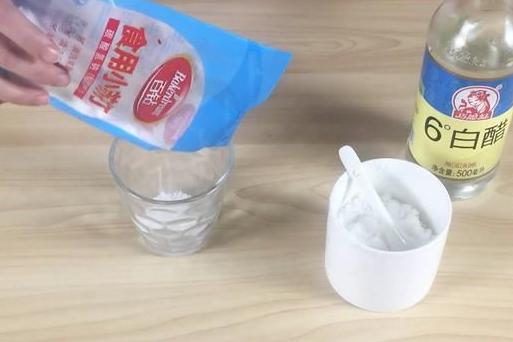 要及時清潔！不管冰箱膠條「多髒多黑」　教你學一招「不用一滴水」幾分鐘就恢復如新　