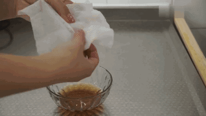 要及時清潔！不管冰箱膠條「多髒多黑」　教你學一招「不用一滴水」幾分鐘就恢復如新　