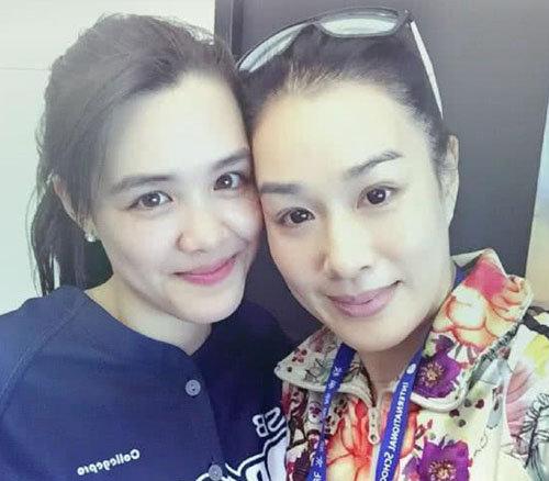 48歲鍾麗緹3個女兒個個貌美！21歲混血大女兒近照爆光「身材火辣」，曾反對媽媽拼第四胎！