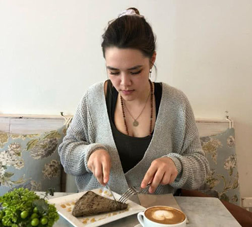 48歲鍾麗緹3個女兒個個貌美！21歲混血大女兒近照爆光「身材火辣」，曾反對媽媽拼第四胎！