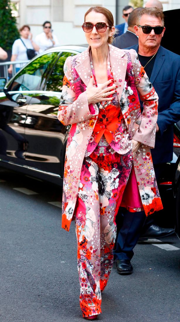 天后怎麼了？席琳狄翁「暴瘦憔悴面容」出席時尚周　前衛造型被狠酸「暴怒出面回應」：不爽不要看