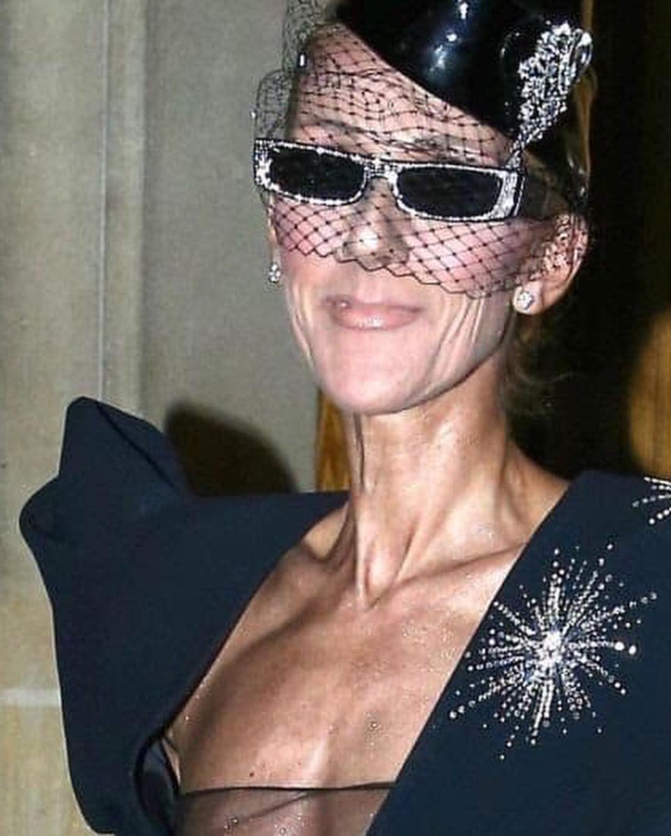 天后怎麼了？席琳狄翁「暴瘦憔悴面容」出席時尚周　前衛造型被狠酸「暴怒出面回應」：不爽不要看