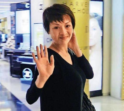 相戀26年未結婚！葉子楣「痛失醫生老伴2年」靠愛犬慰藉　「上億遺產一毛沒拿」近況曝光