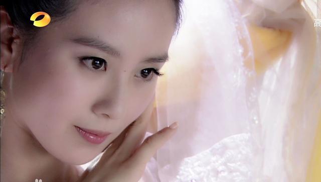 劉詩詩說上學時無人敢追，昔日畢業照流出，網友：是我我也不敢追！