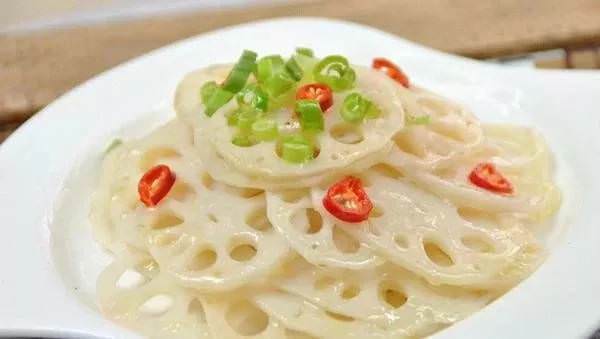 入秋後最適合煲蓮藕排骨湯！但是吃了30年蓮藕才知道，七孔和九孔的區別，別買錯了