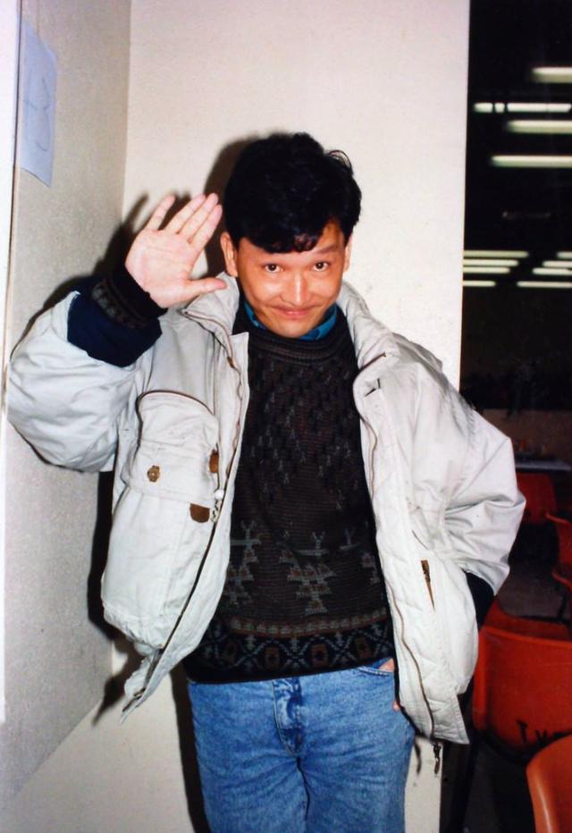 相伴40年卻「從不曬恩愛」！65歲港星痛失愛兒「13年未釋懷」 妻患抑鬱他不離不棄：真愛是安靜的