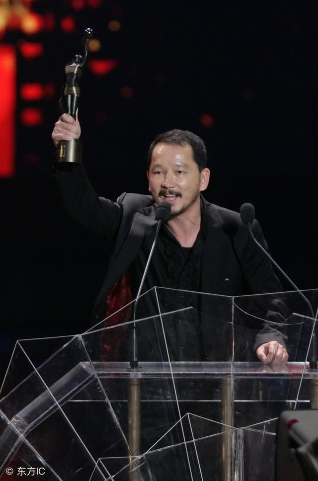 相伴40年卻「從不曬恩愛」！65歲港星痛失愛兒「13年未釋懷」 妻患抑鬱他不離不棄：真愛是安靜的