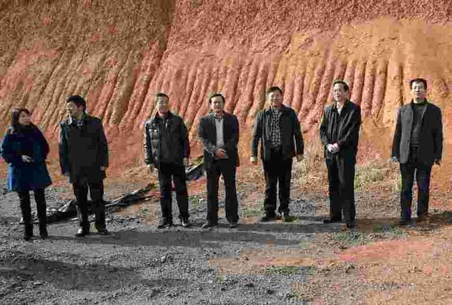 農民工磚廠搬磚，年底老闆拿100萬塊磚抵工資，結果老闆傻了眼