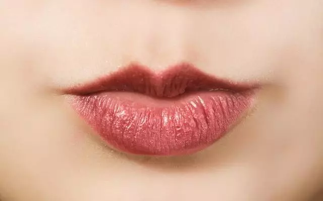 嘴唇看命運！「10種嘴唇對應10種性格」你是哪一種？