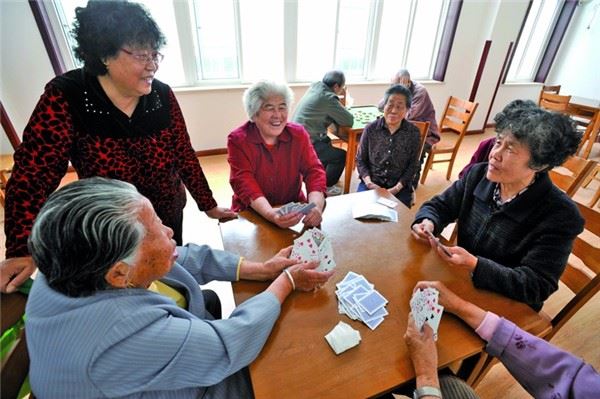 結婚三年遲遲沒有身孕，受盡婆冷眼，當我打開手機相簿放桌上，全家頓時啞口無言！