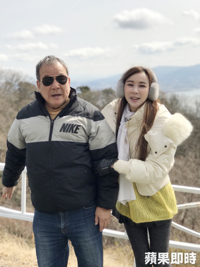 50歲蕭薔近況曝光！過年不怕「親友連環問」  肉麻黏「76歲美男爹」甜喊：越看越喜歡