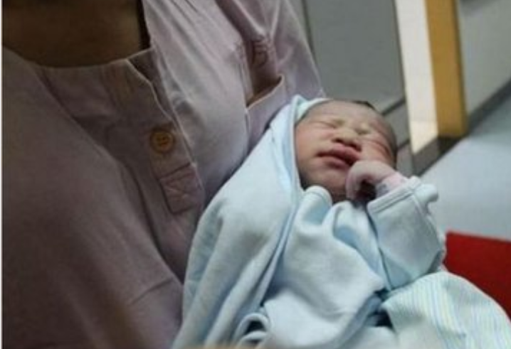 爸爸姓「尿」不願意女兒隨他姓 　「老婆取一名」全家稱讚