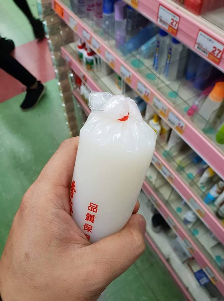 有年紀才知道！過年必備「貼春聯神器」黏性超強　阿嬤最愛「用途超級多」網讚：還能挖來吃
