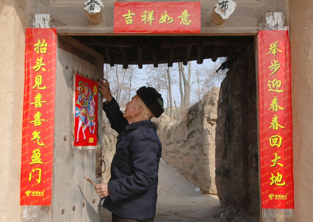 有年紀才知道！過年必備「貼春聯神器」黏性超強　阿嬤最愛「用途超級多」網讚：還能挖來吃