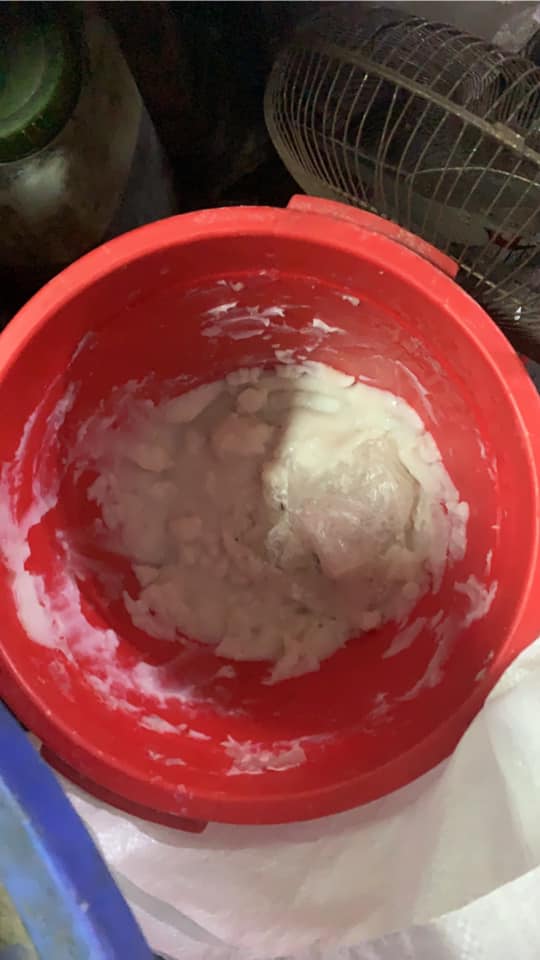 有年紀才知道！過年必備「貼春聯神器」黏性超強　阿嬤最愛「用途超級多」網讚：還能挖來吃