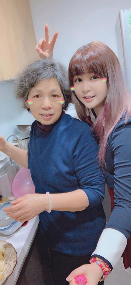 小小瑜自曝「被公婆當小孩寵」除夕被趕去睡午覺　嫁老公第二年「雙方父母一起圍爐」淚謝夫家