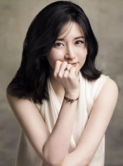 她年近半百「生過2個孩子」，卻依然是韓國最美的女人