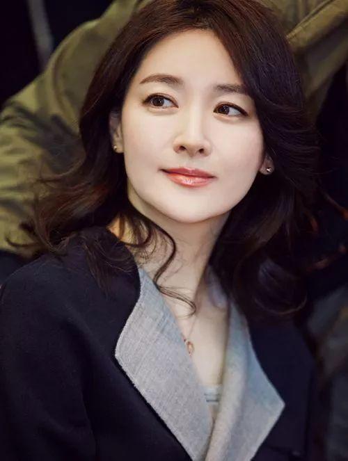 她年近半百「生過2個孩子」，卻依然是韓國最美的女人