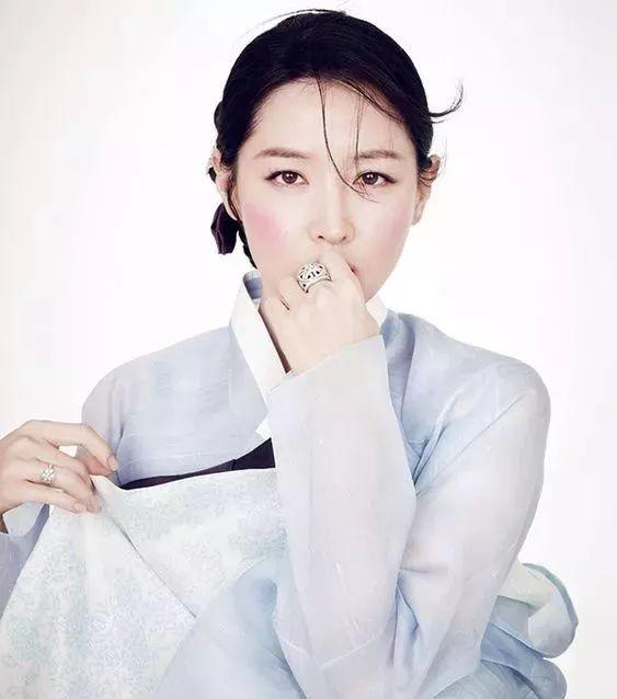 她年近半百「生過2個孩子」，卻依然是韓國最美的女人