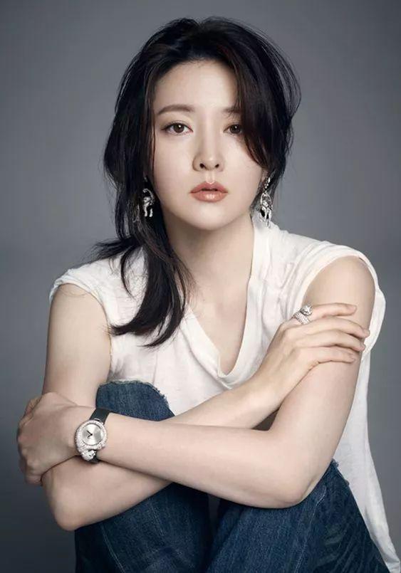 她年近半百「生過2個孩子」，卻依然是韓國最美的女人