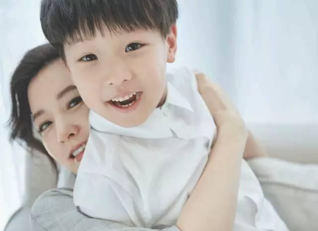 她年近半百「生過2個孩子」，卻依然是韓國最美的女人