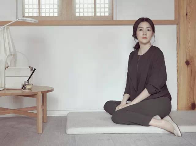 她年近半百「生過2個孩子」，卻依然是韓國最美的女人