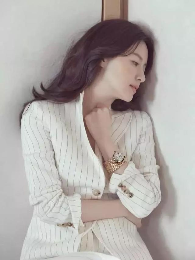 她年近半百「生過2個孩子」，卻依然是韓國最美的女人