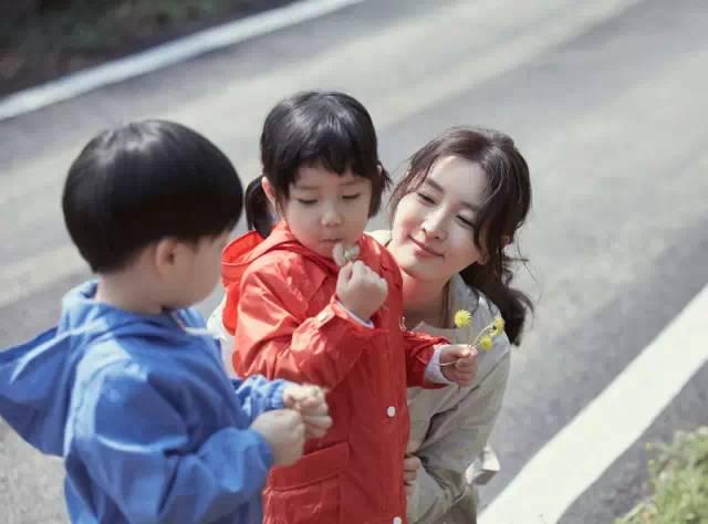 她年近半百「生過2個孩子」，卻依然是韓國最美的女人
