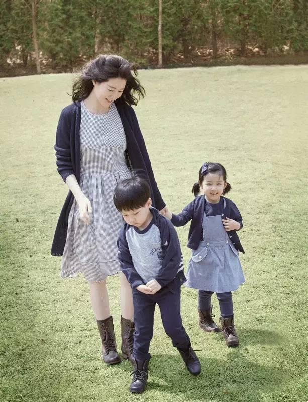 她年近半百「生過2個孩子」，卻依然是韓國最美的女人