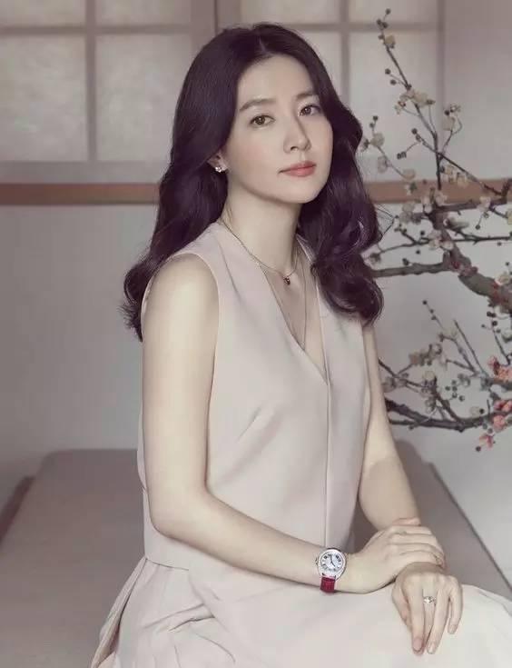她年近半百「生過2個孩子」，卻依然是韓國最美的女人