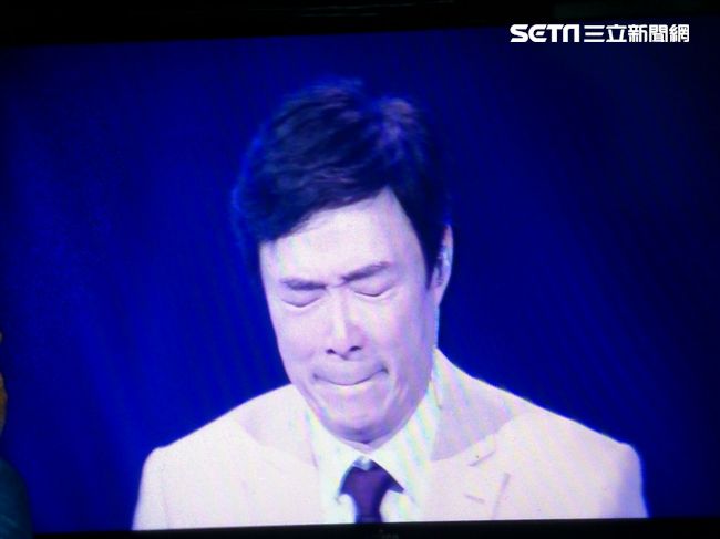 退休想當養雞王！費玉清唱《晚安曲》淚崩宣布封麥　哽咽吐心聲：「爸爸當年勸我休息，我現在後悔了…」