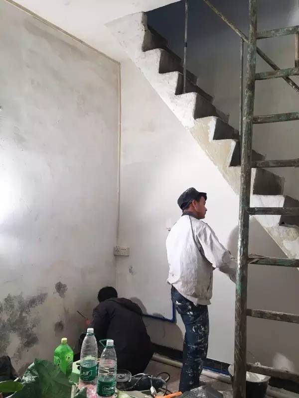 想省錢90後女子「大膽租下7千元舊屋」　神改造讓網友喊：拜託租給我