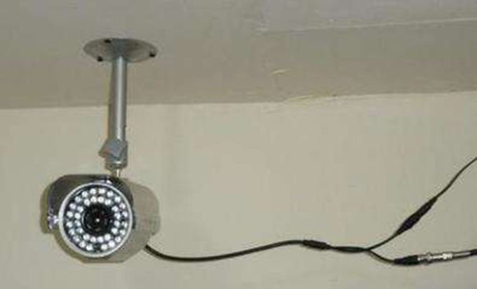 女兒走的當晚，女婿連洗6回澡，丈母娘起疑，一瞧家裡監控哽咽！