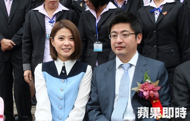 李燕「豪撒50萬紅包」寵家人！薪水捐孤兒院「領養7個孩子」宛如親生疼愛