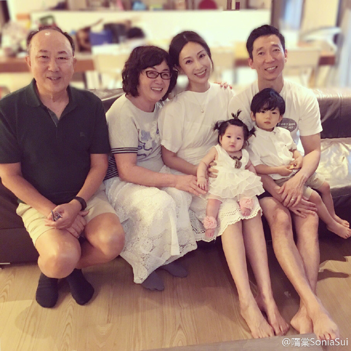 隋棠昔曬「三代同框」慶女兒生日！高顏兒女萌翻眾人　網友焦點卻全在「爺孫合照」