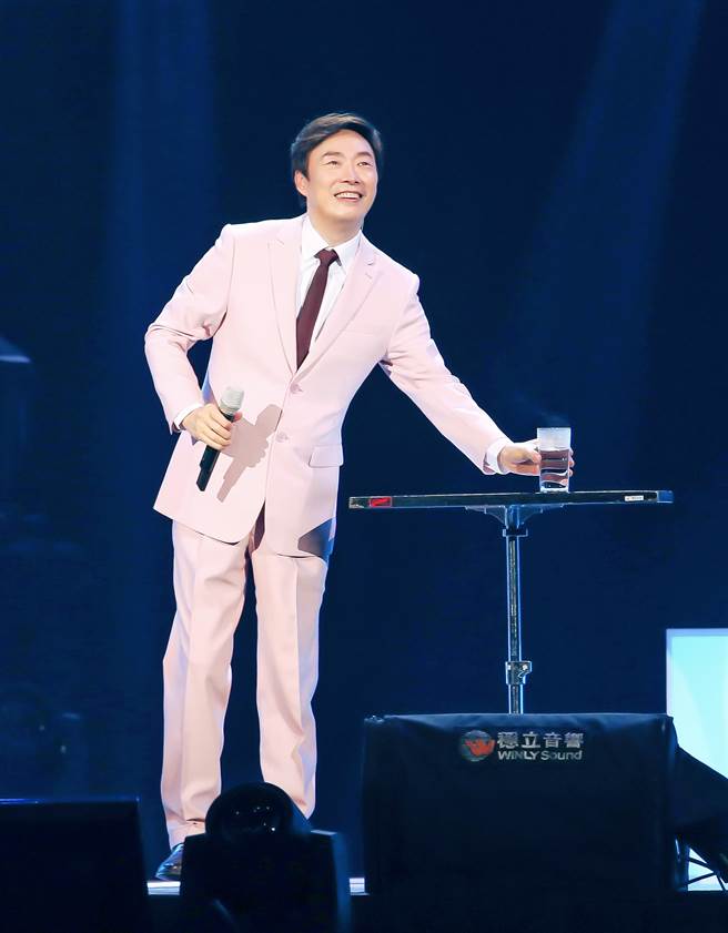 費玉清數十年如一日！ 同條皮帶「繫15年」不為節儉  因念舊「婉拒名牌贊助」：20年老師傅懂我