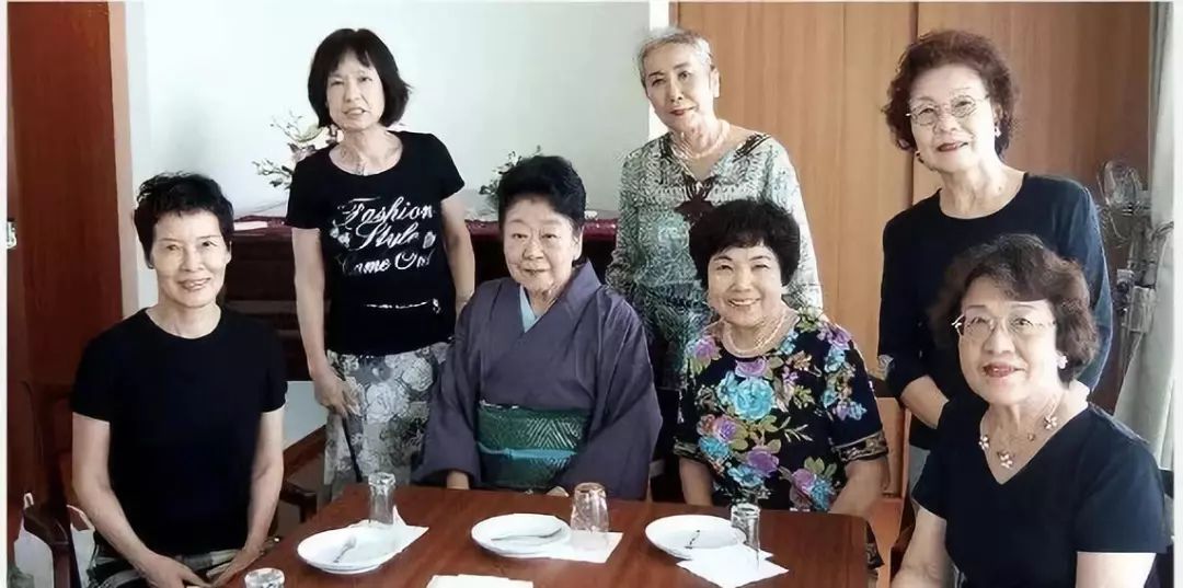陪彼此到老！7位快80歲單身閨密「買同棟房共住10年」　「揪團逛街做沙龍」彷彿回到年輕時光