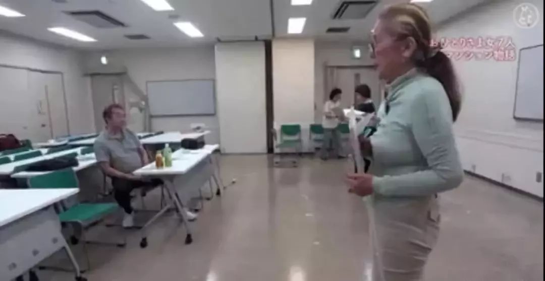 陪彼此到老！7位快80歲單身閨密「買同棟房共住10年」　「揪團逛街做沙龍」彷彿回到年輕時光