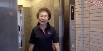 陪彼此到老！7位快80歲單身閨密「買同棟房共住10年」　「揪團逛街做沙龍」彷彿回到年輕時光