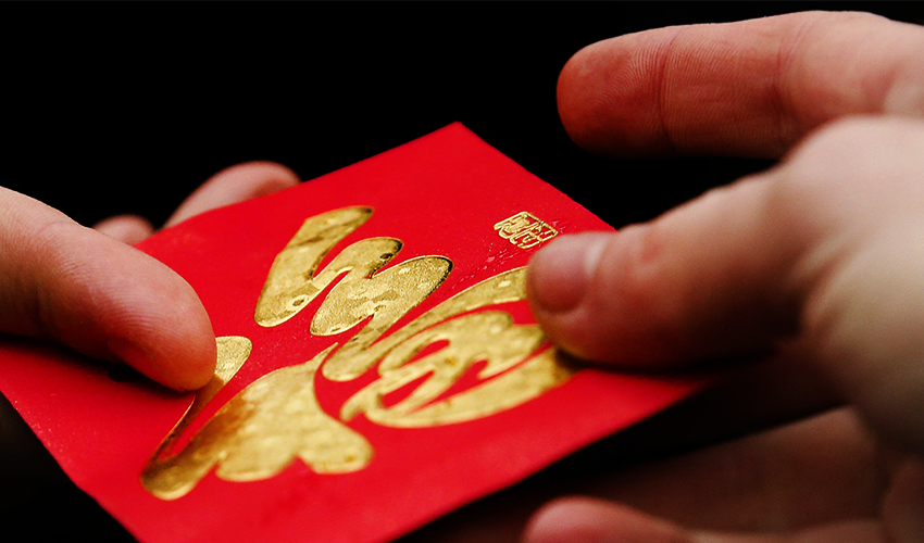 為了好時辰！老闆「挑凌晨2點開工」她熬夜參加　到場「收超厚開工紅包」還附小驚喜：沒來的虧大了