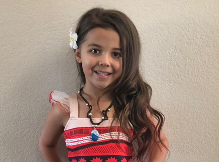 扮公主落伍了！6歲女娃「扮100歲土豪阿嬤」成幼稚園巨星　一卸妝「甜美臉蛋」爆紅全國：未來之星❤