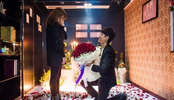 老公走了我把公婆接來同住，小姑子出嫁當天給我磕頭，我說：離婚