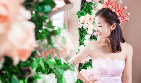 老公走了我把公婆接來同住，小姑子出嫁當天給我磕頭，我說：離婚