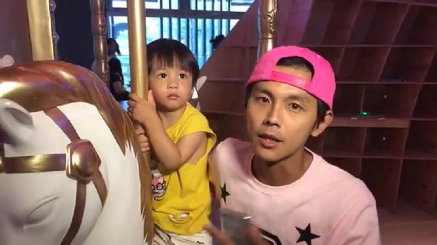 阿翔一秒崩潰！起大早送兒子上學「被老師一句話退回」　老婆發抖笑翻：「要被老爺休了！」